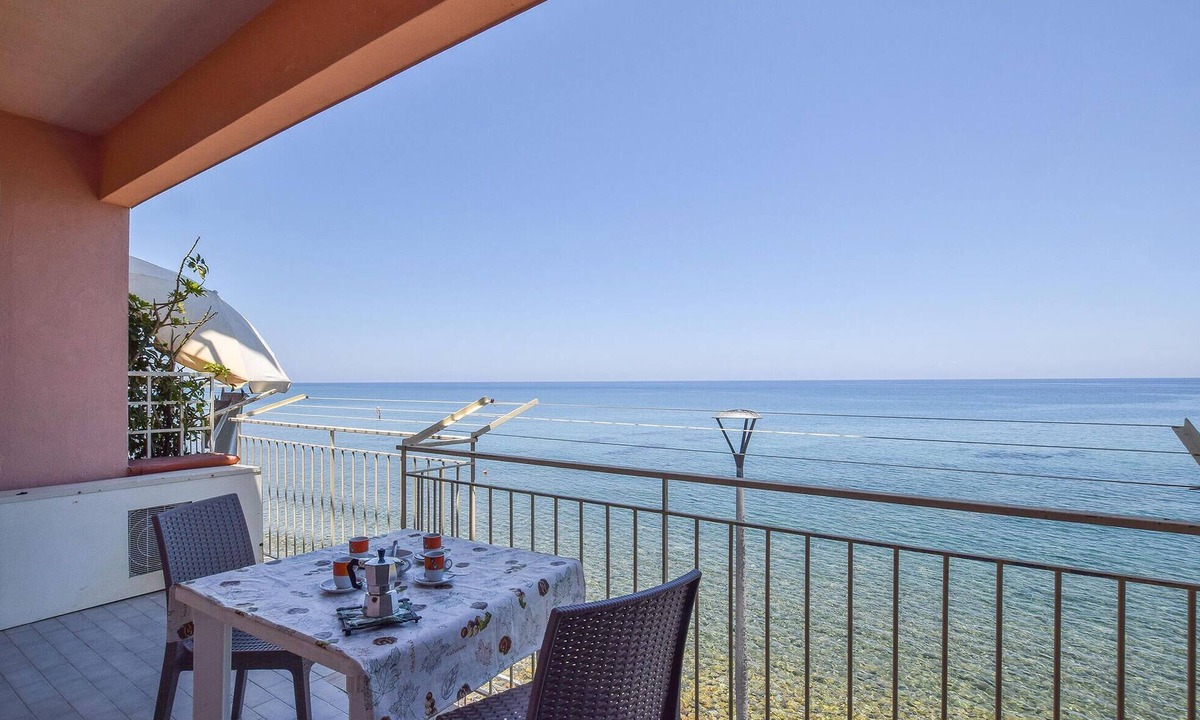 Marina di Caronia Apartment | 1 bedroom nice apartment in Marina di Caronia