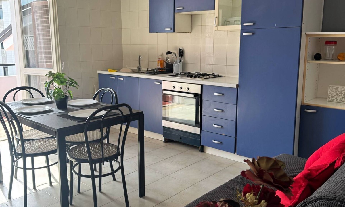 Scalea Apartment | 2 min drive from nearest beach and Scalea town centre! Beautiful 2 bedroom flat
