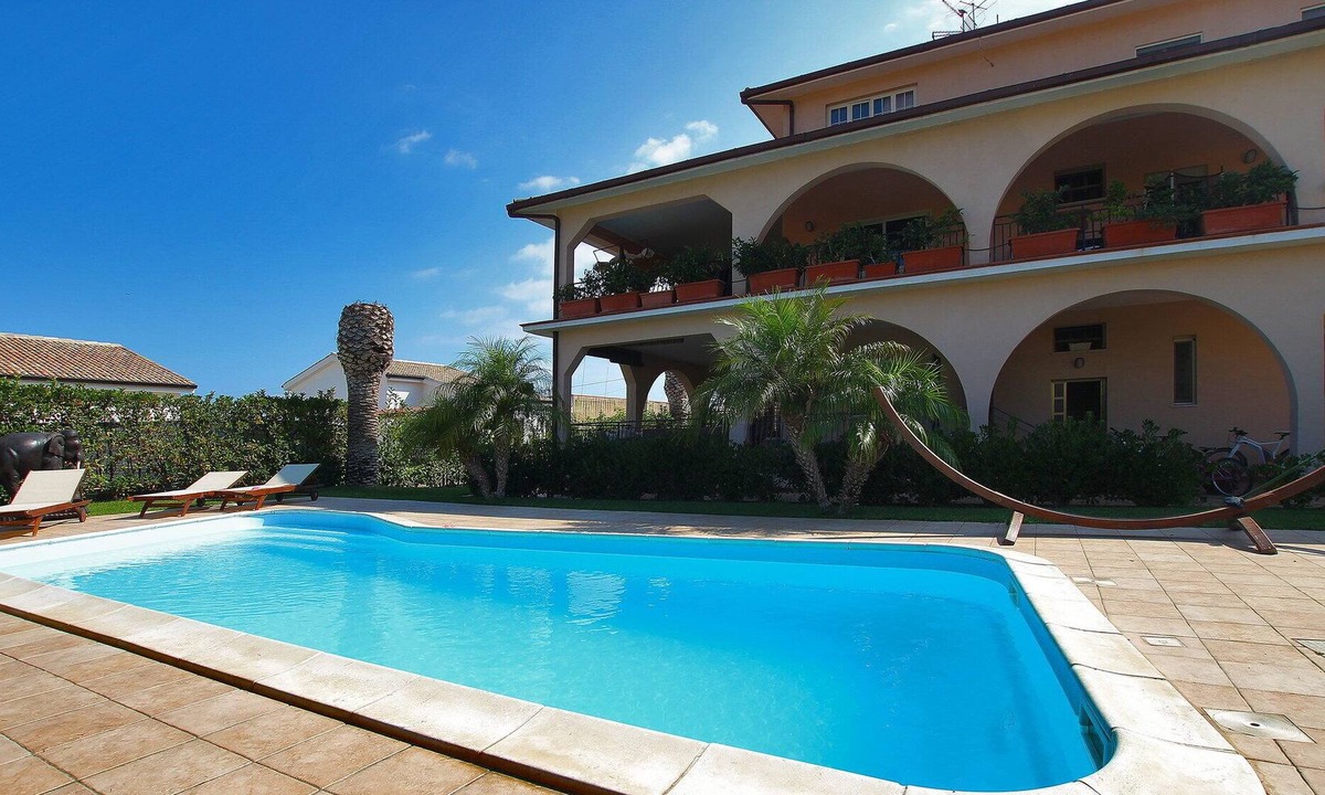 Piana Calzata Apartment | 3 Bedrooms Apartment with Pool, Sea View, Close To The Beach & Cefalu