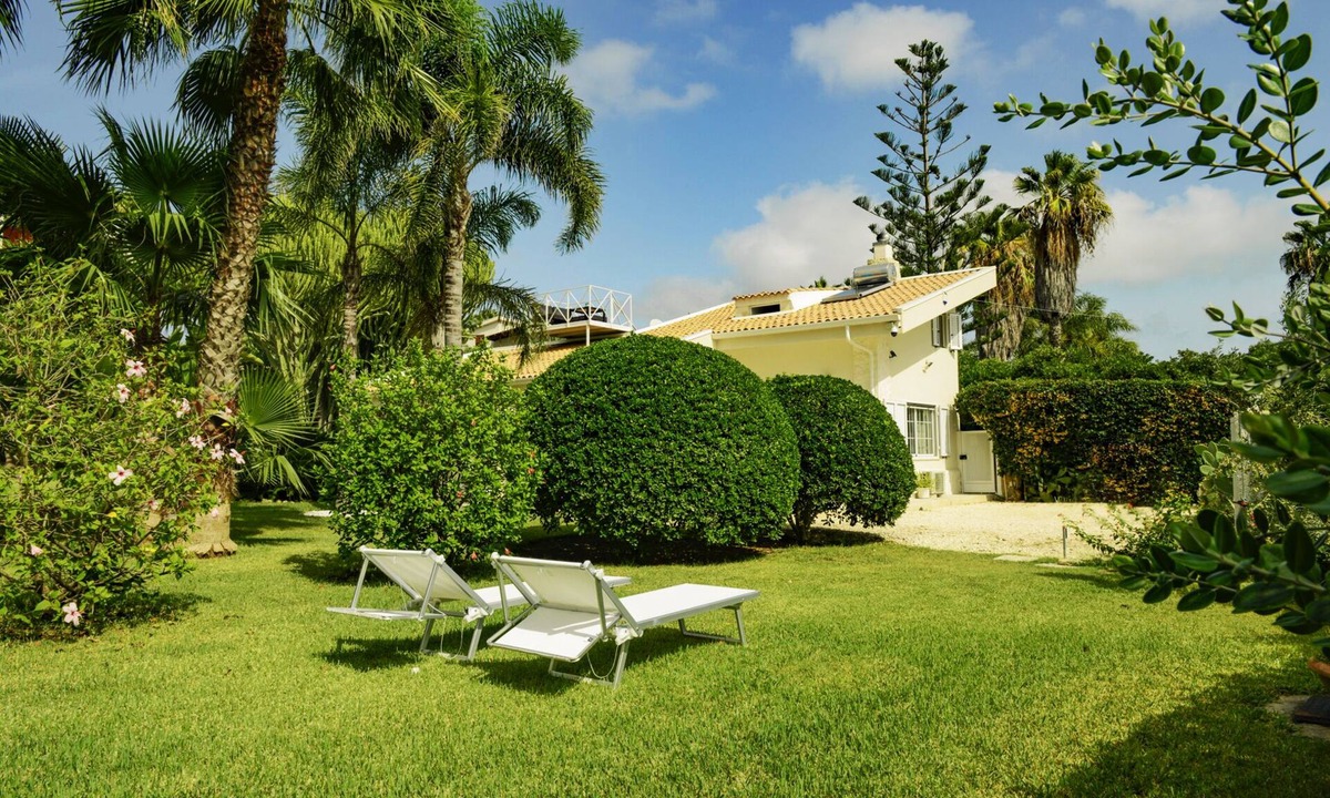 Fontane Bianche Villa | ★30m to SEA★ Rooftop Terrace ★ XL Garden ★Parking