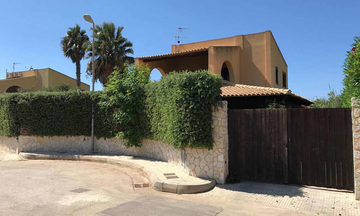 Marsala Villa | 50 steps from the sea - Single house with large garden and verandas