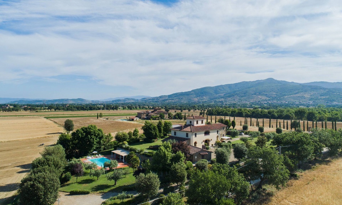 Montecolognola Villa | 5BR Luxury Villa, Sublime Location, Private Pool, Sauna, Colour-therapy Shower