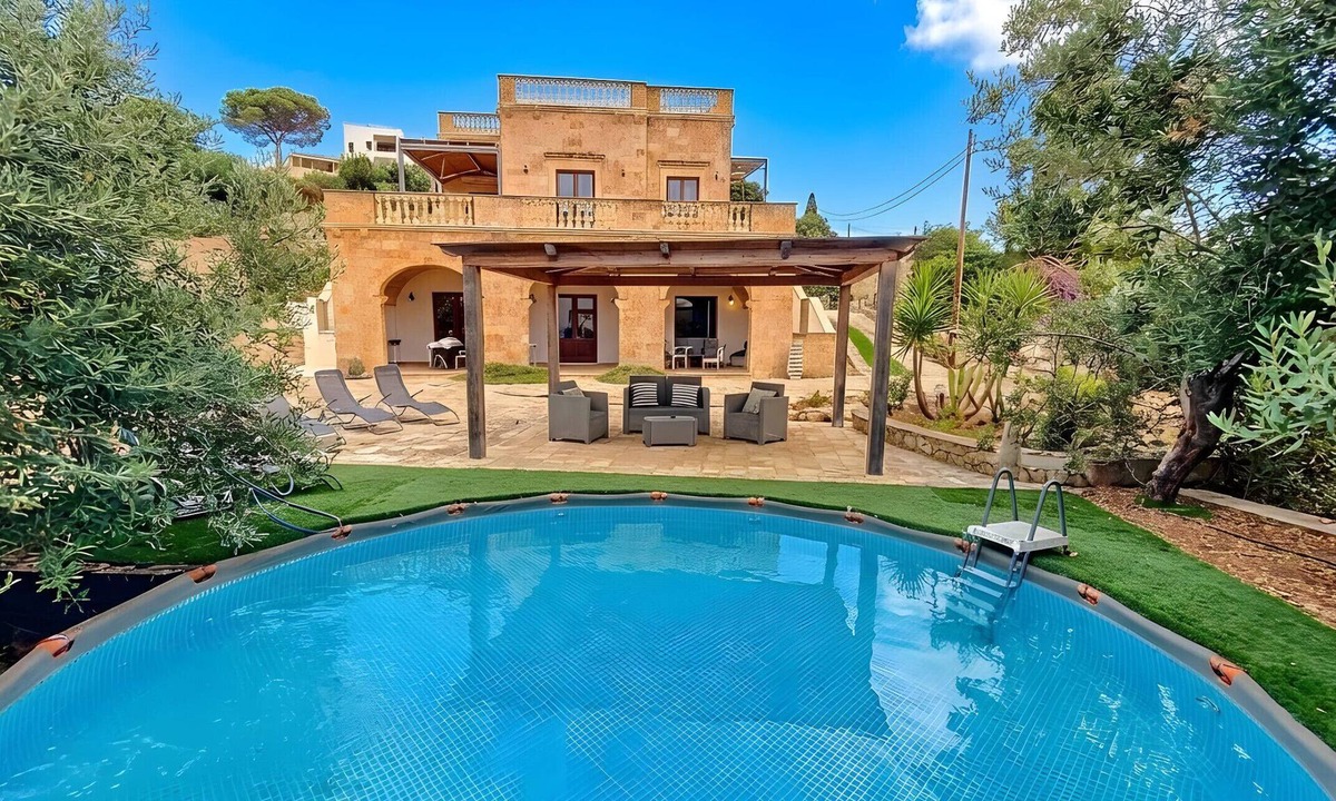 Torre Vado Villa | 5min walk to the sea: large house w/little pool
