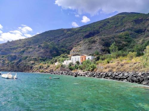 Santa Marina Salina Apartment | Aeolian Sea House