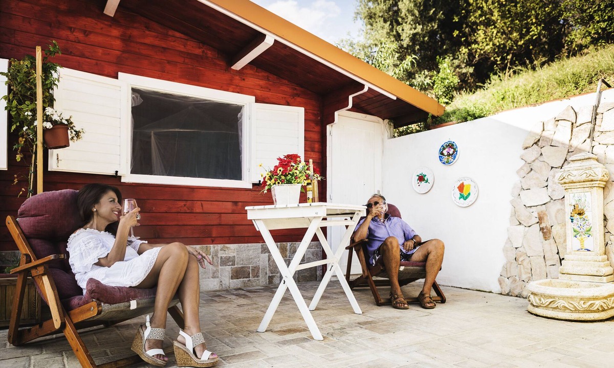 Nizza di Sicilia Ski Chalet | Air-conditioned chalets with a swimming pool, Wi-fi, TV, washing machine, family and animals