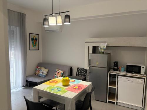 Fondachello House | Alba s Home Appartamento Picasso Vicino a Milazzo e alle Isole Eolie Wi-Fi e Parcheggio in strada, vicino al mare