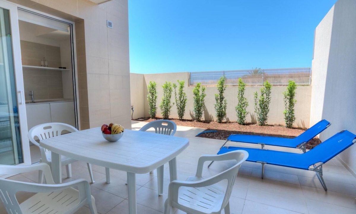 Marina di Ragusa Hostel | Amazing two bedroom ground floor apartment