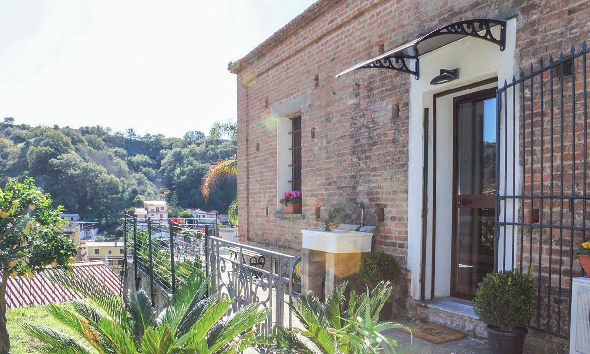 Reggio Calabria House | Antica Cantina Emilia