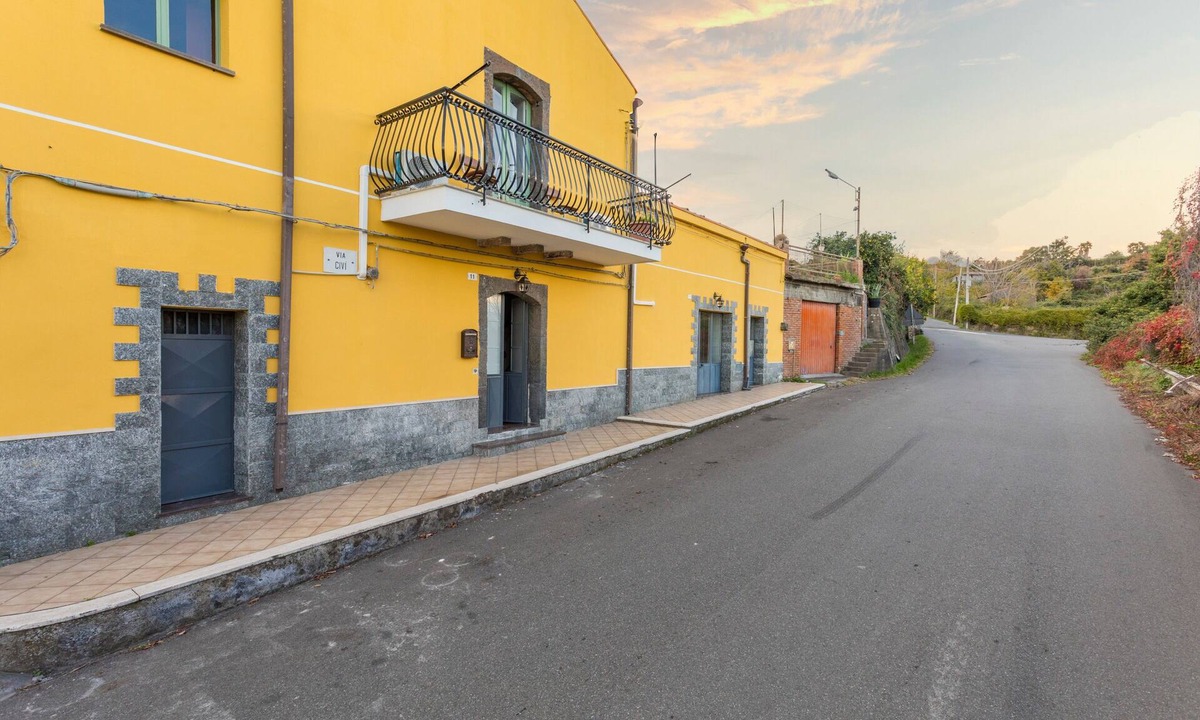 Fiumefreddo di Sicilia Apartment | Apartment 'Casa Valerio' with Sea View, Wi-Fi and Air Conditioning