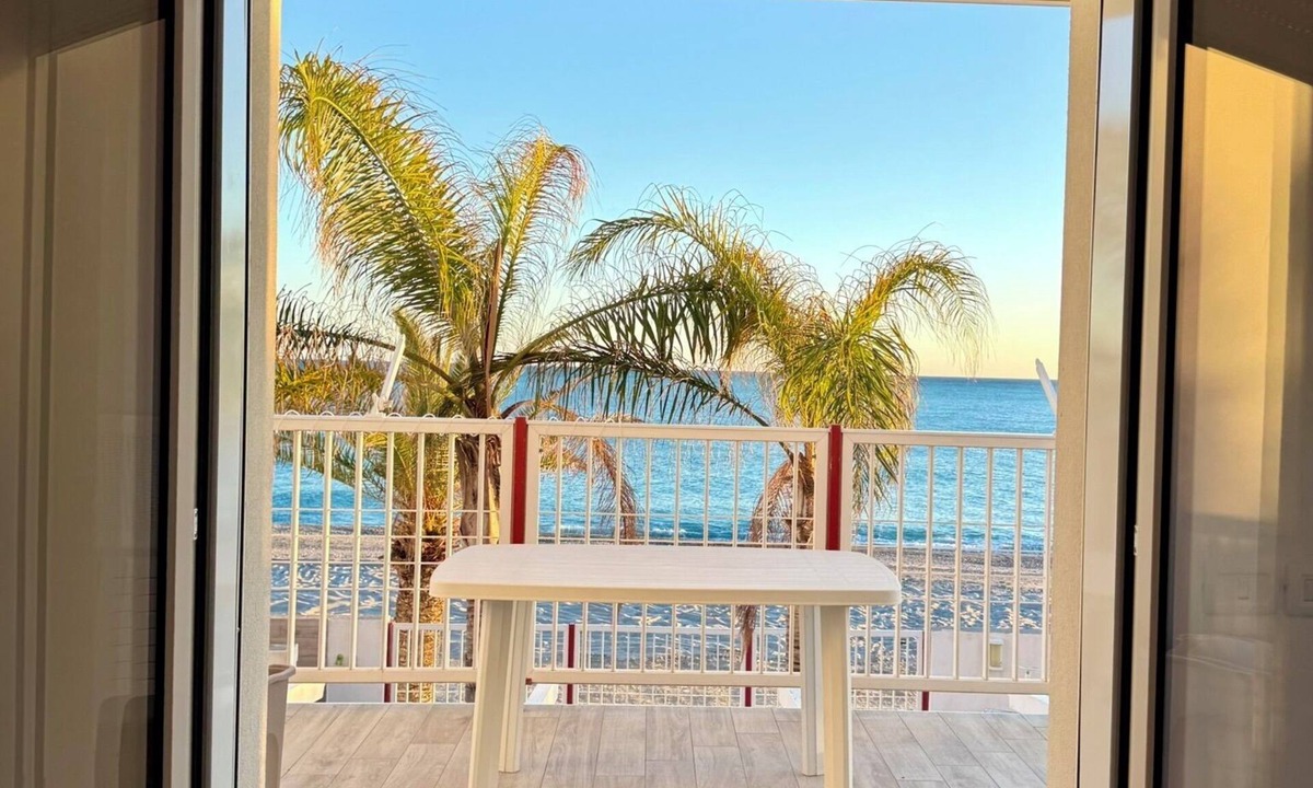 San Lorenzo Apartment | Apartment by the sea