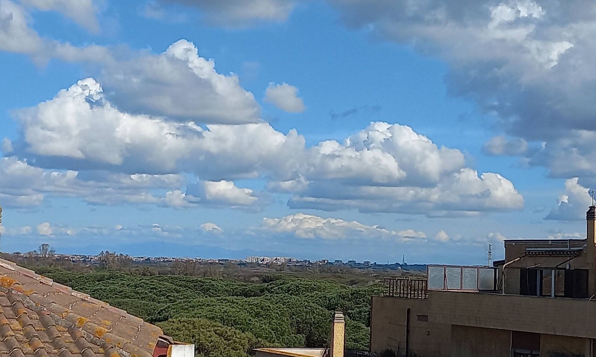 Quartiere XXXIV Lido di Ostia Levante Apartment | Apartment 500 m from the Guardia di Finanza Barracks Between Sky and Sea