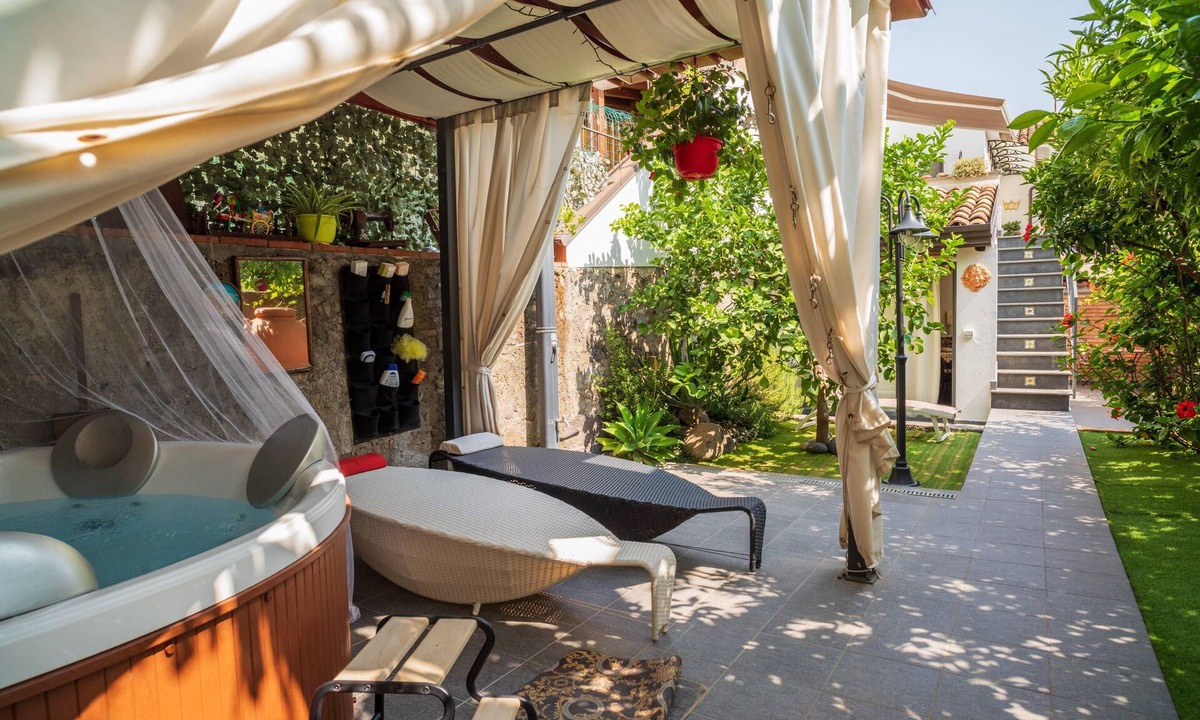 Fiumefreddo di Sicilia Apartment | Apartment 'A Ugghia- Dependance' with Shared Garden & Hot Tub, Air Conditioning