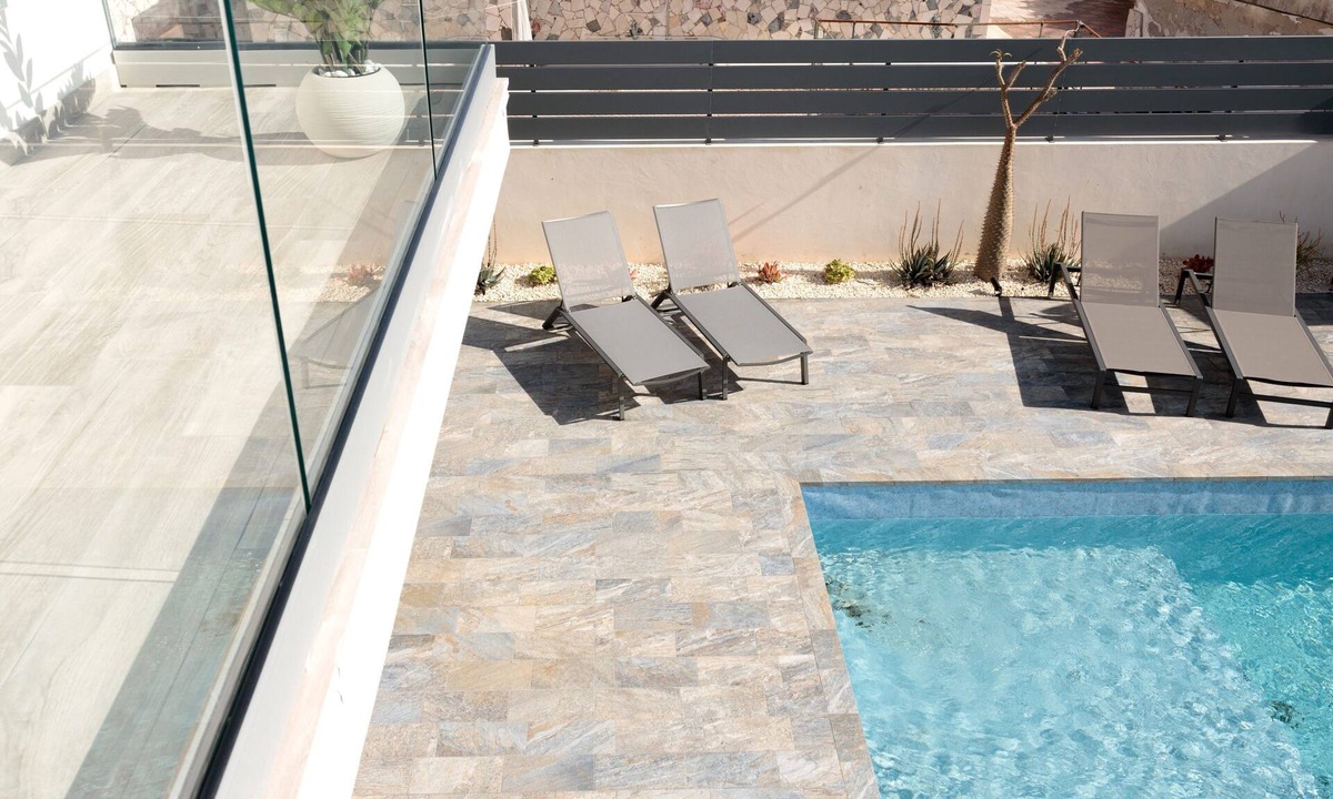 Syracuse Apartment | Apartment 'Aphrodite' with Shared Pool, Wi-Fi and Air Conditioning
