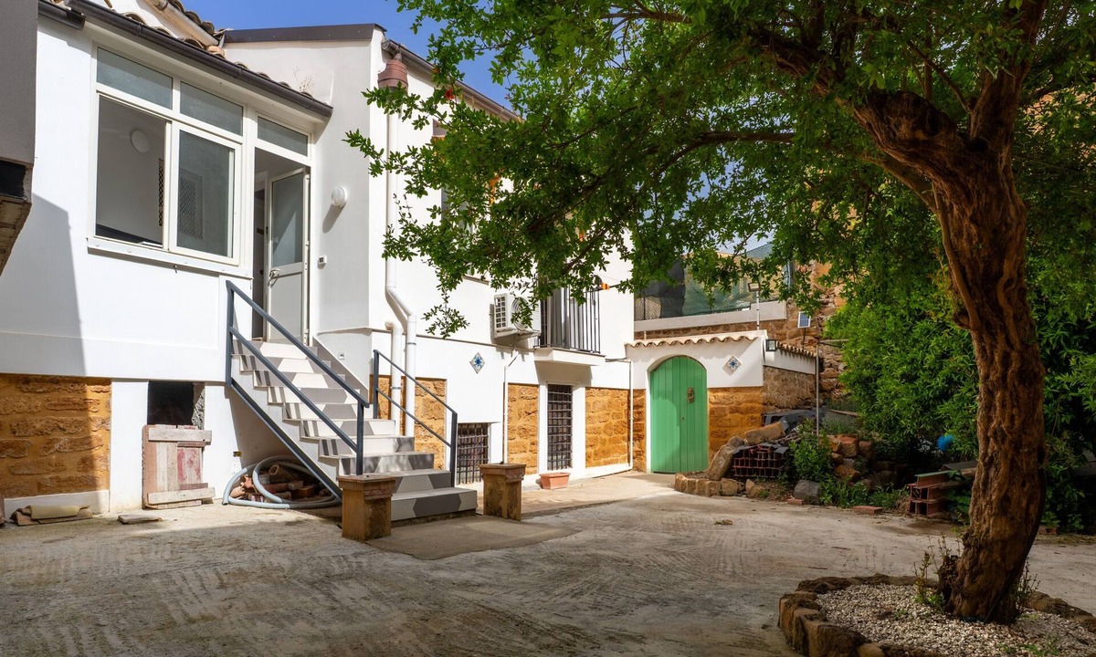 Agrigento Apartment | Apartment 'Assammichele' with Private Terrace, Wi-Fi and Air Conditioning