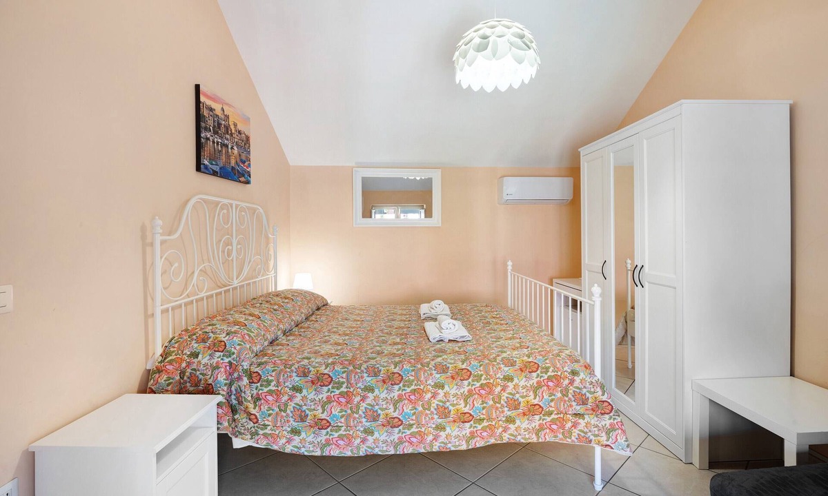Gragnano Apartment | Apartment 'Bilocale Standard' with Sea View, Shared Garden and Wi-Fi