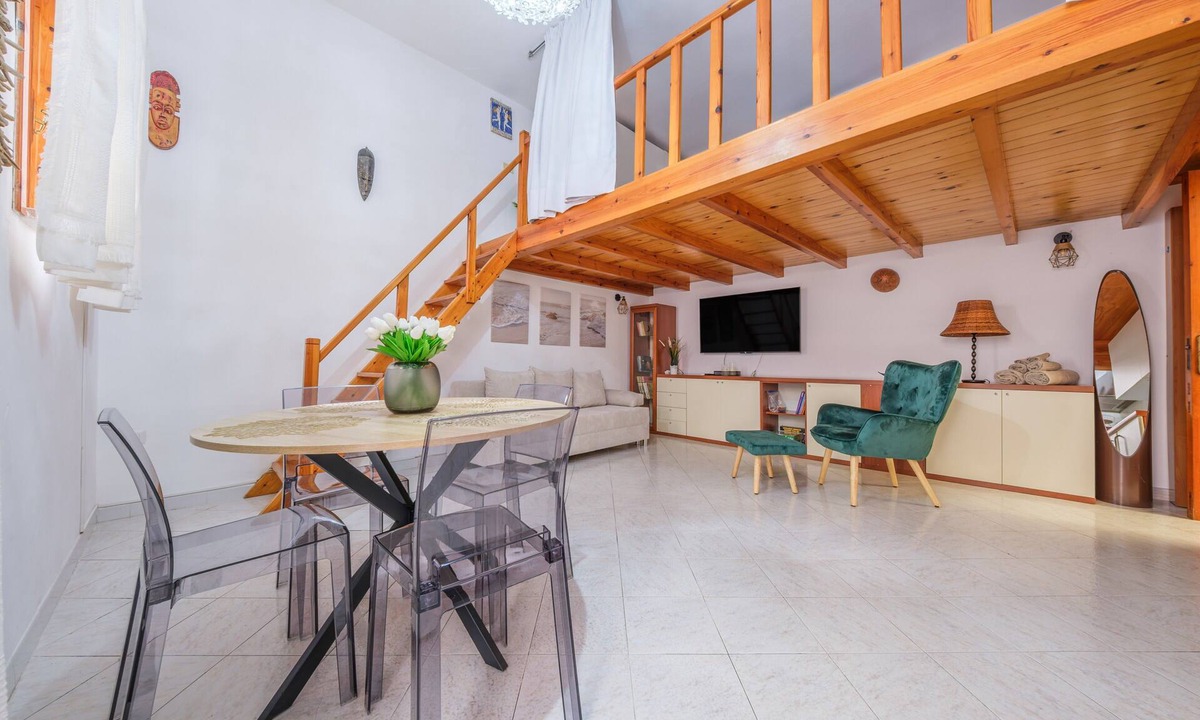 Lipari Historic Centre Apartment | Apartment 'Cafio's House' with Wi-Fi and Air Conditioning