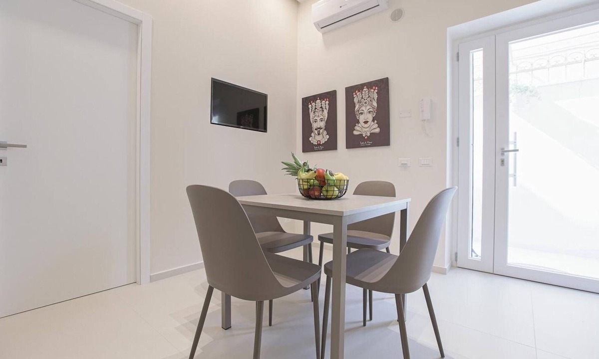 San Leone Apartment | Apartment 'Casa Ancora' with Private Terrace, Wi-Fi and Air Conditioning