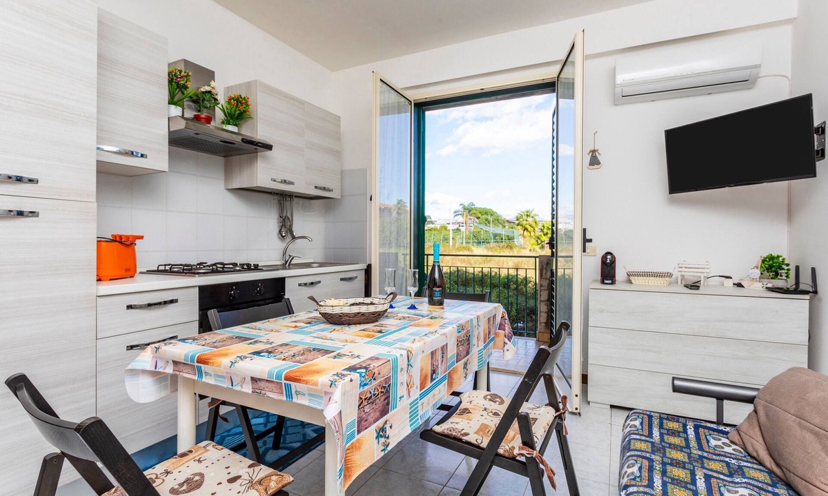 Fondachello Apartment | Apartment 'Casa Ginevra' with Mountain View, Wi-Fi and Air Conditioning
