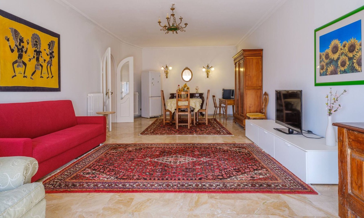 Castromediano Apartment | Apartment 'Casa Lilian' with Balconies & Wi-Fi