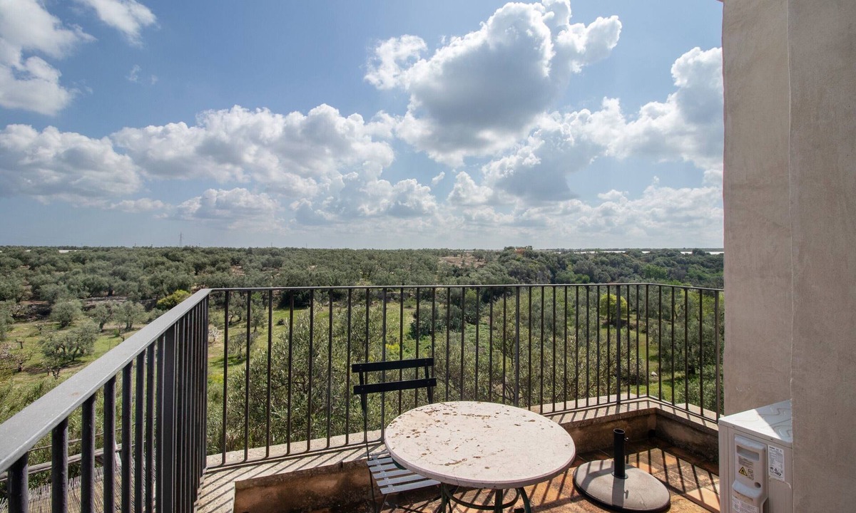 Bisceglie Apartment | Apartment 'Cerere' with Shared Terrace, Wi-Fi and Air Conditioning