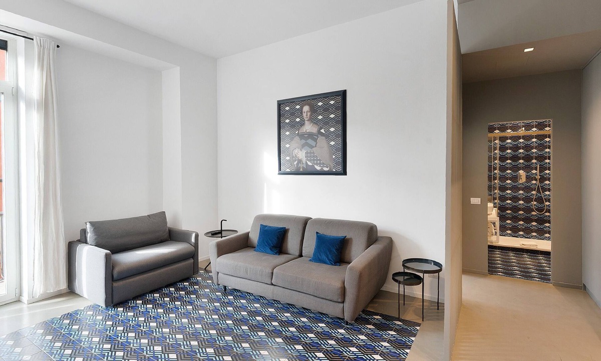 Quartieri Spagnoli Apartment | Apartment 'Deluxe In Via Toledo' with Balcony, Wi-Fi and Air Conditioning
