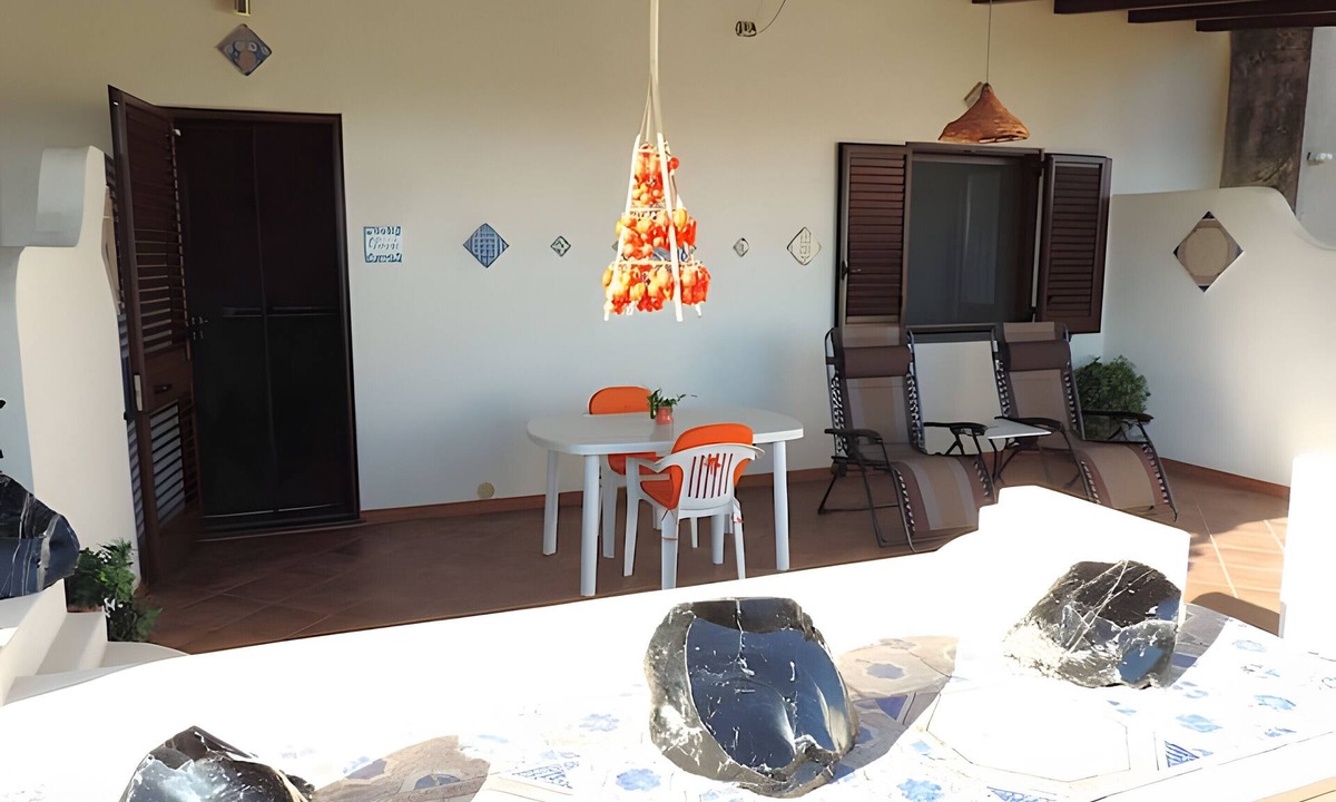 Pianoconte Apartment | Apartment 'Filicudi' with Sea View, Wi-Fi and Air Conditioning