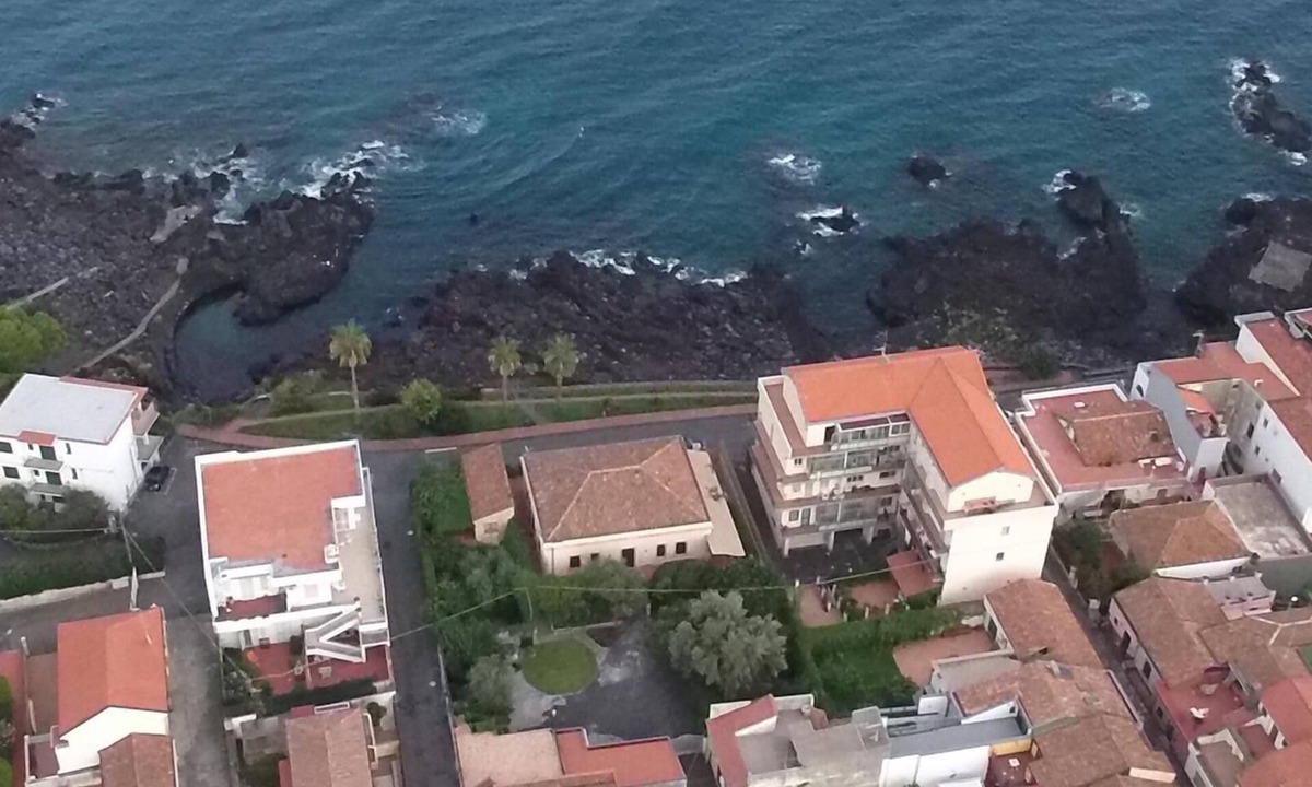 Stazzo Apartment | Apartment for 7 persons + 4 children approx. 90 qm in Stazzo, Sicily (East coast of Sicily)
