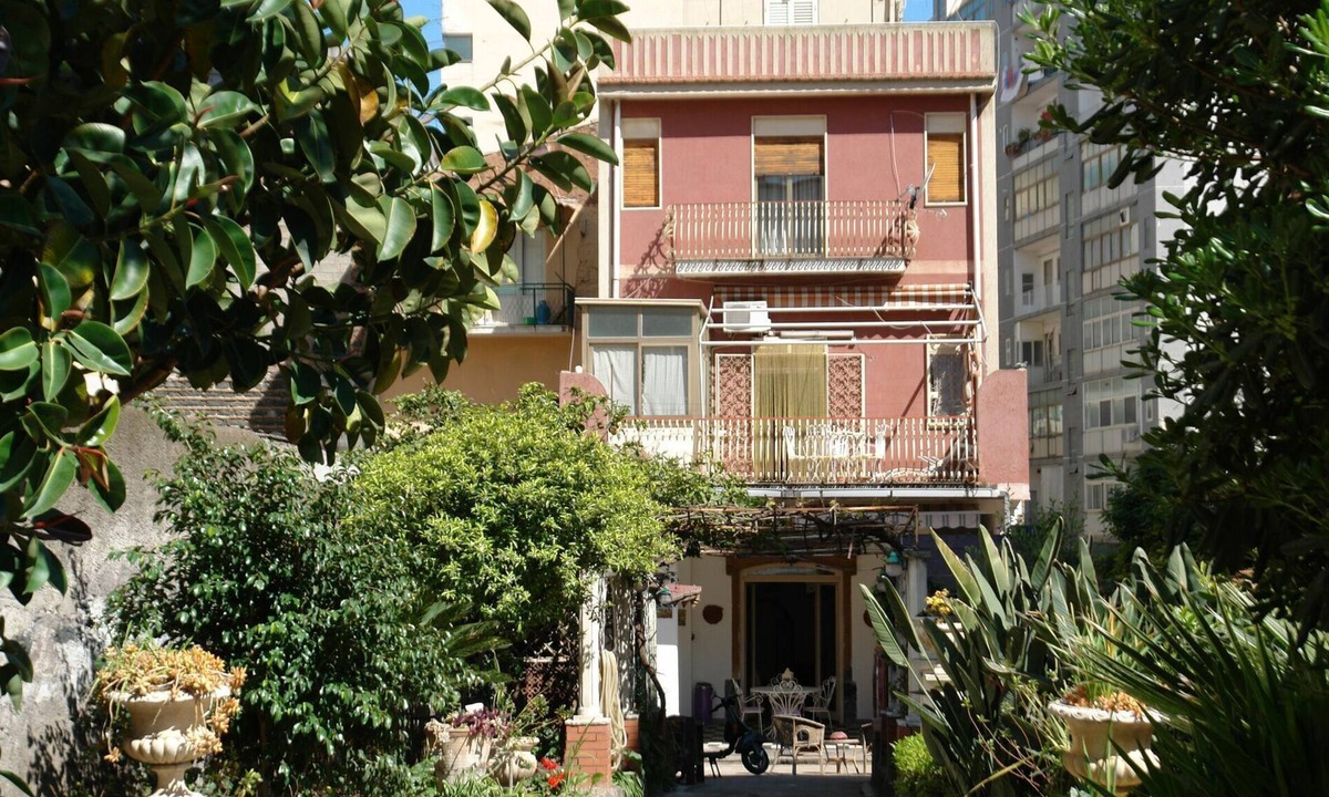 Cibali Apartment | Apartment in a small villa with garden in Catania