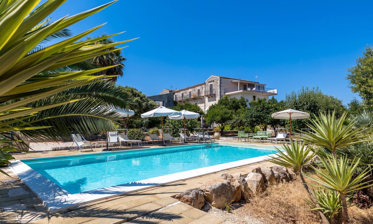Casa Papa Apartment | Apartment 'In Villa Con Vista' with Shared Pool, Wi-Fi and Air Conditioning