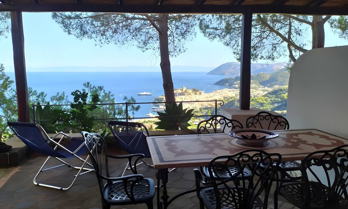 Lipari Apartment | Apartment in Villa "Stromboli" with Sea View, Wi-Fi and Air Conditioning