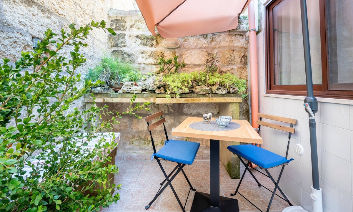 Carpignano Salentino Apartment | Apartment 'Al Vico' with Private Terrace and Air Conditioning