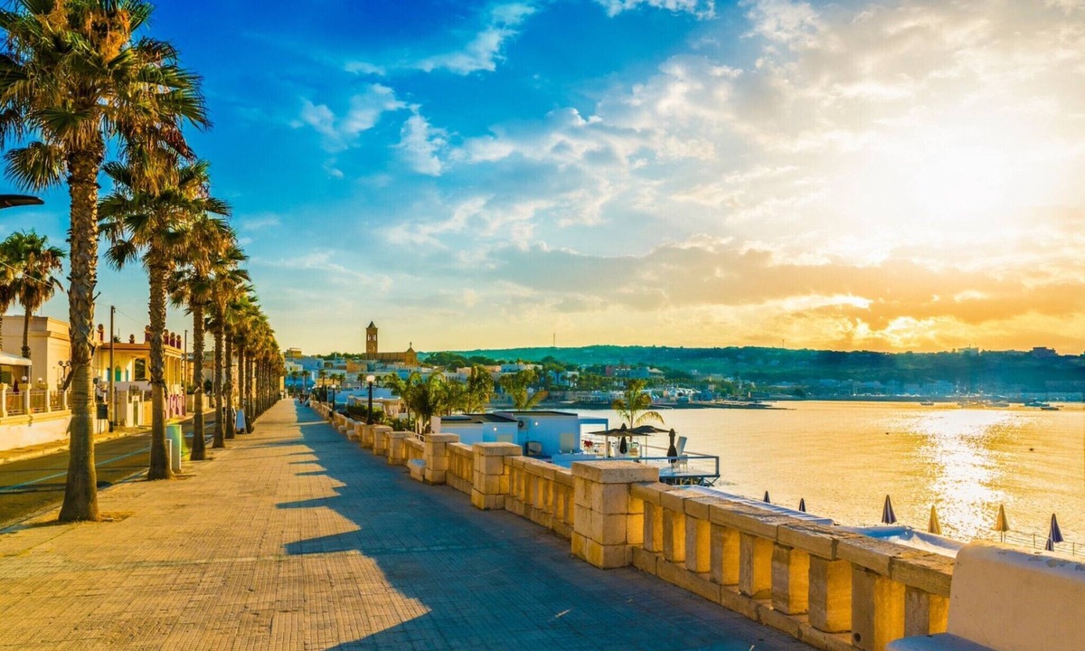 Santa Maria di Leuca Apartment | Apartment 'Trande' with Balcony, Wi-Fi and Air Conditioning