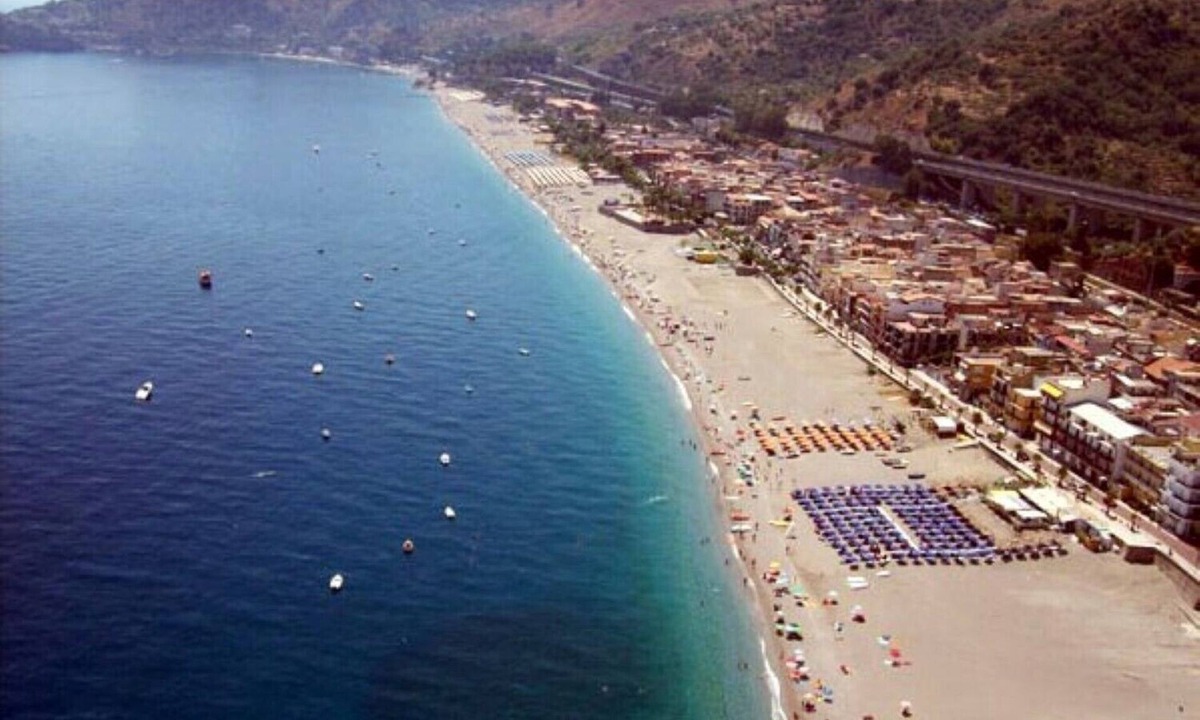 Letojanni Apartment | Apartment 'La Bolina' with Sea View, Wi-Fi and Air Conditioning