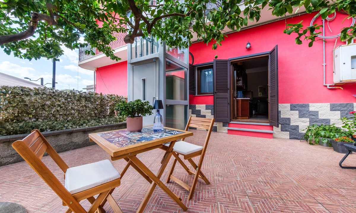 Gaggi Apartment | Apartment 'La Casa Dei Limoni' with Mountain View and Private Terrace