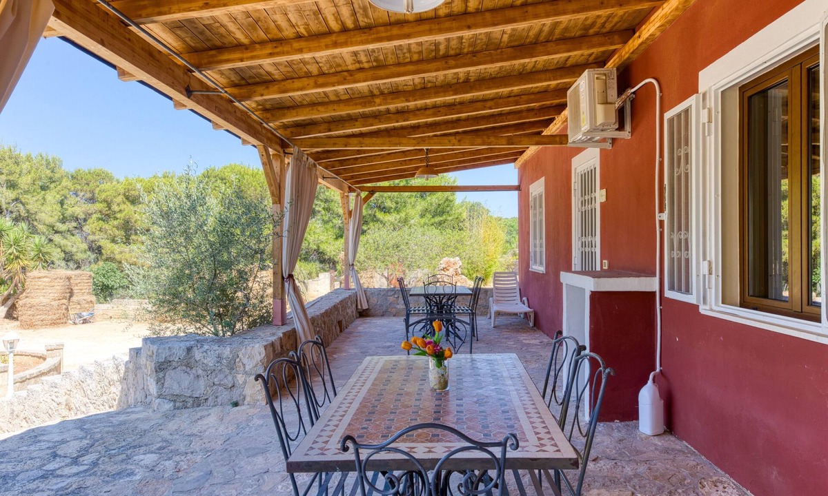 Presicce Apartment | Apartment 'Le Colonie - Bilocale' with Private Terrace, Shared Garden and Air Conditioning