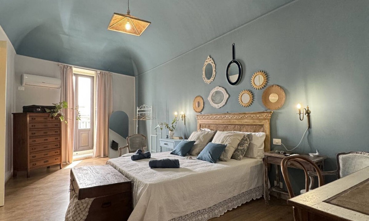 Aci Bonaccorsi Apartment | Apartment 'Lo Sguardo Dell'Etna' with Mountain View, Wi-Fi and Air Conditioning