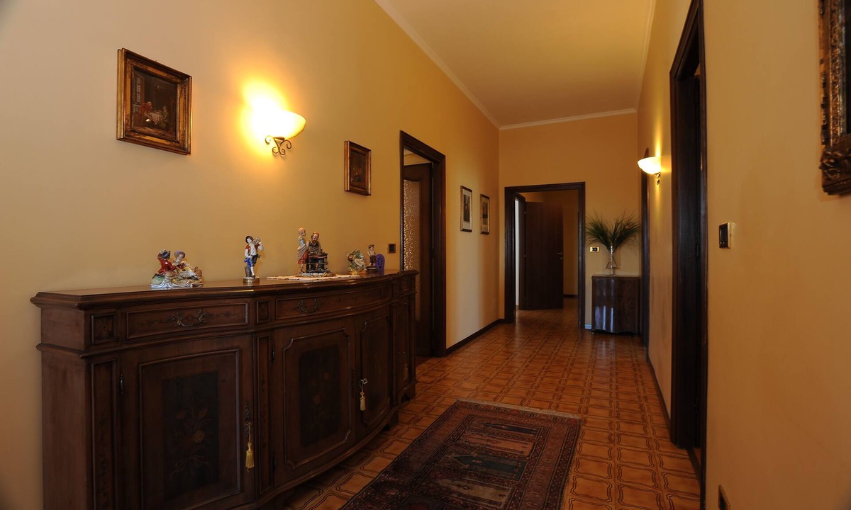 Suburbio VII Portuense Apartment | Apartment located on the second floor of an old historic villa