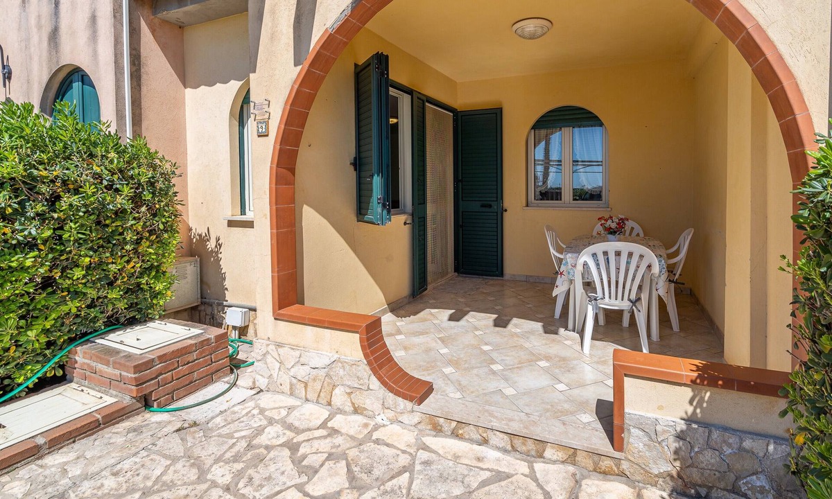 Marzamemi Apartment | Apartment 'Lorenzo' with Sea View, Wi-Fi and Air Conditioning