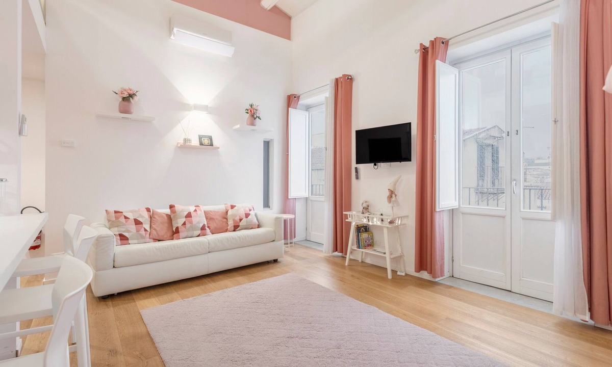 Albergheria Apartment | Apartment 'Mia' with Balcony, Wi-Fi and Air Conditioning
