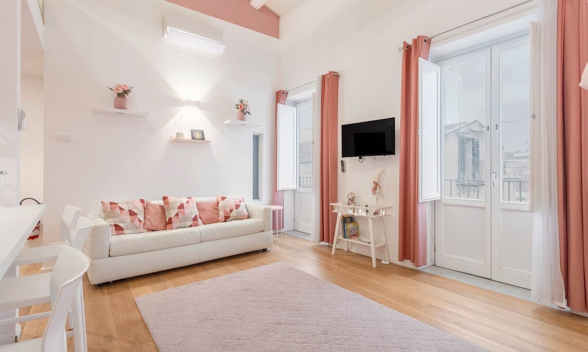 Albergheria Apartment | Apartment 'Mia' with Balcony, Wi-Fi and Air Conditioning