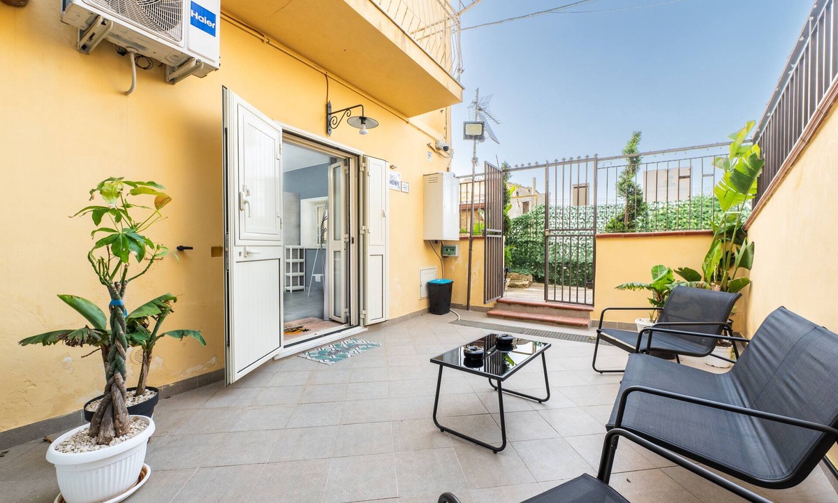 Agrigento Apartment | Apartment 'Oasi Giardinello' with Wi-Fi and Air Conditioning