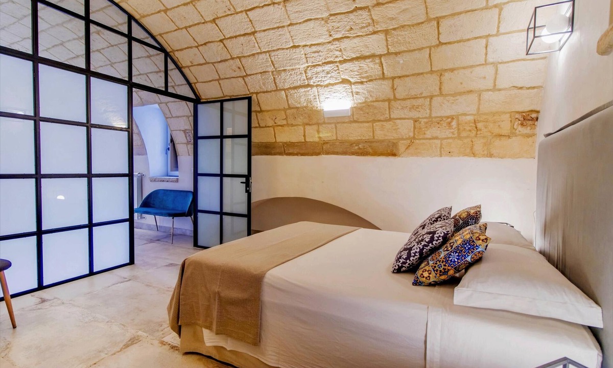 Giuggianello Apartment | Apartment 'Oikia Giuggianello Le Bey Norma' in Puglia with Wi-Fi, A/C & Shared Garden