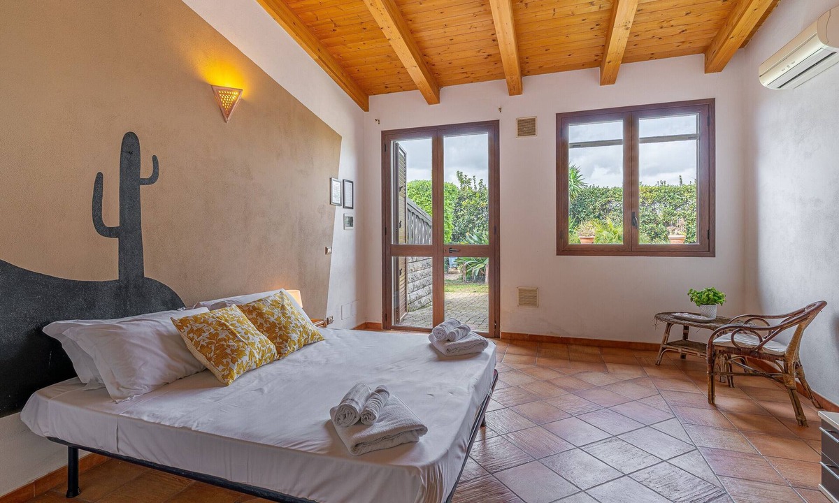 Arenella Apartment | Apartment 'Pathos Retreat Zagara' with Shared Pool, Wi-Fi and Air Conditioning
