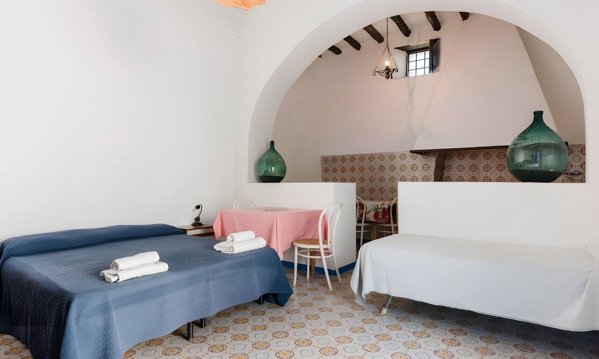 Lingua Apartment | Apartment 'Quadara - Il Palmento' with Sea View, Private Terrace, and Shared Garden