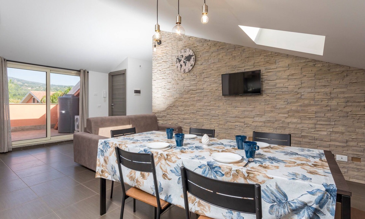 Fiumefreddo di Sicilia Apartment | Apartment 'Sophia' with Mountain View, Shared Terrace and Air Conditioning