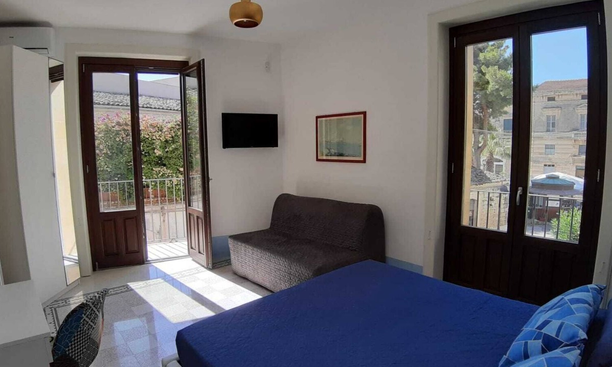 Scicli Apartment | Apartment 'Scicli' Suite close to the Sea with Balcony & Wi-Fi