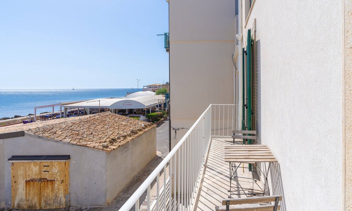 Marzamemi Apartment | Apartment 'Scirocco Sea View' with Balcony, Wi-Fi and Air Conditioning