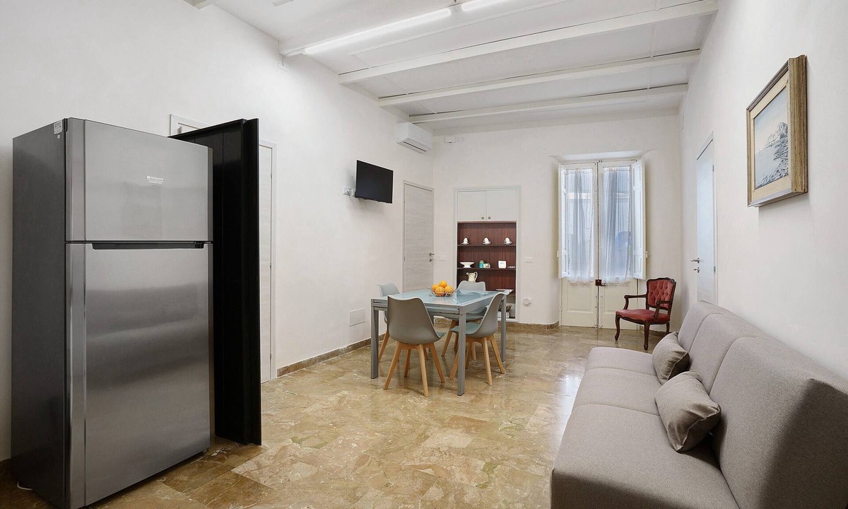 Marsala Apartment | Apartment 'Superior Il Cortiletto 21' with Shared Terrace, Wi-Fi and Air Conditioning