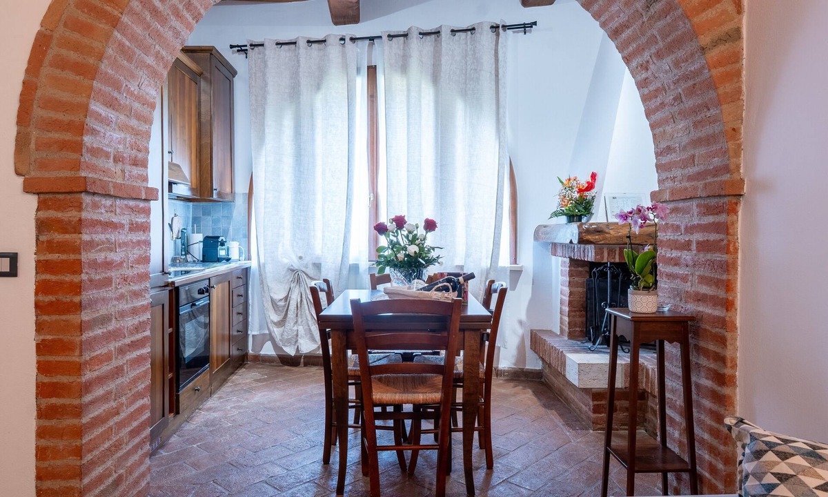 Torrita di Siena Apartment | Apartment 'Villa Tiberini 2' with Garden View, Shared Pool and Wi-Fi