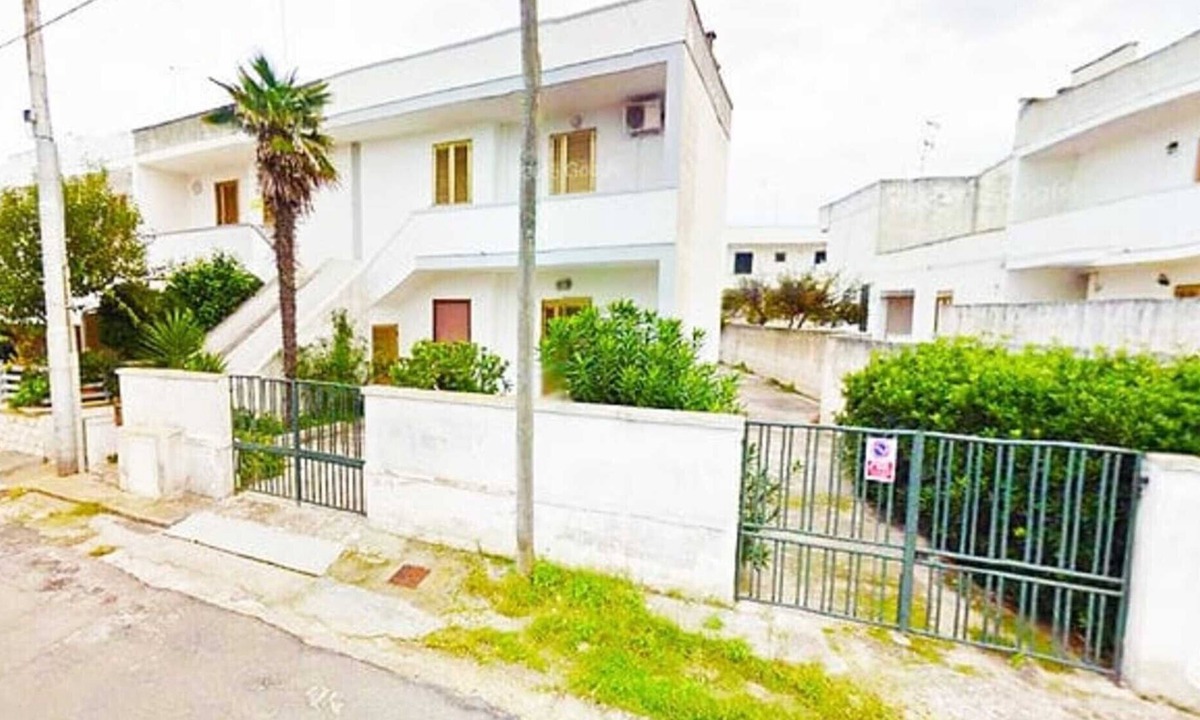 San Foca Villa | Apartment 'Villa Mezzaluna - Terra' with Private Garden and Air Conditioning